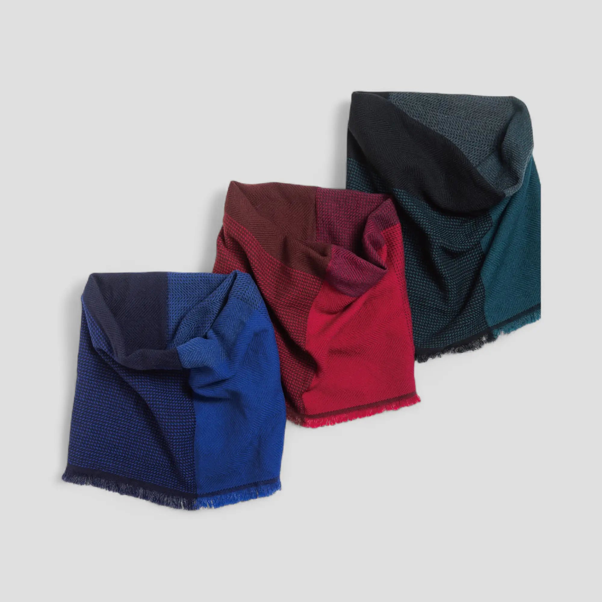 NECKABLE Wool Snood Cross Color