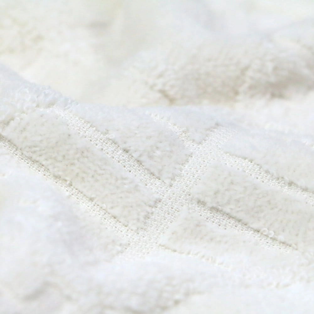 Close-up of pile and herringbone design of Iori&