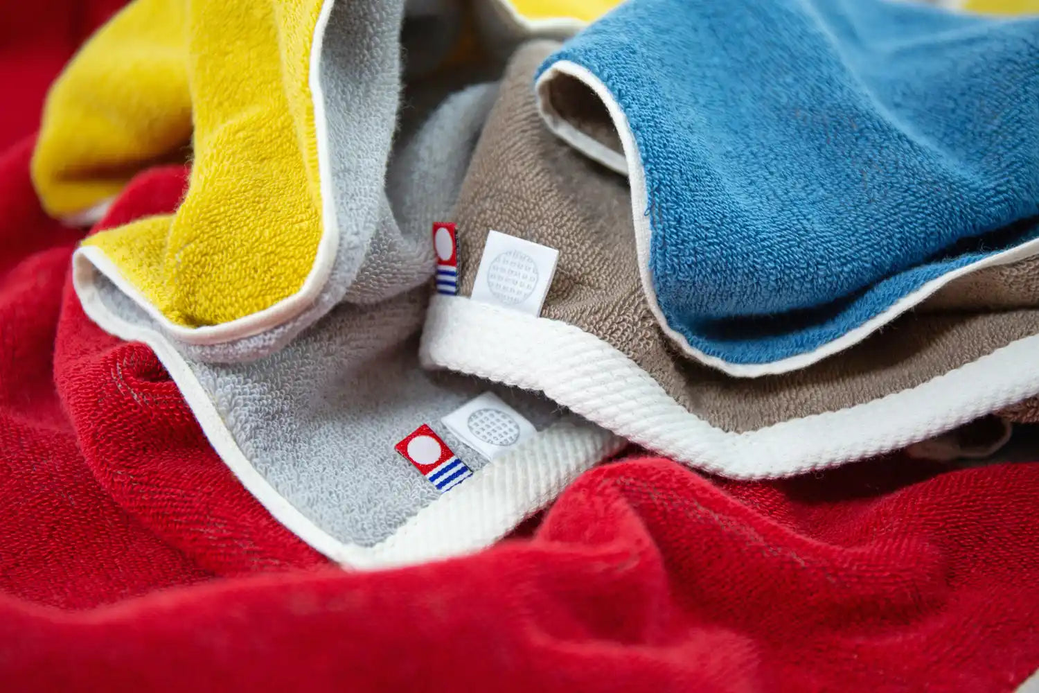 Three colors of reversible Imabari towels and brand labels