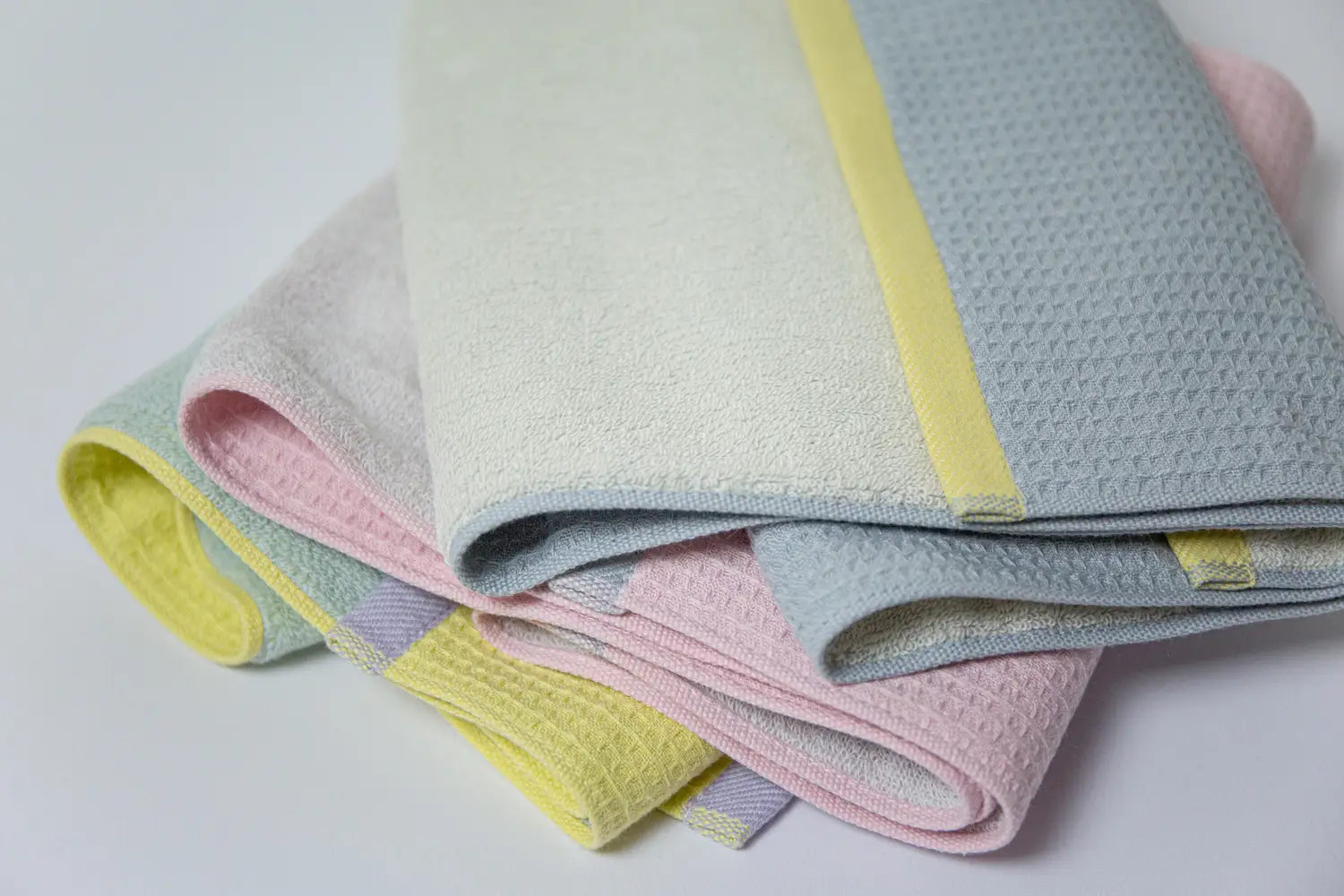 Close-up of both sides of the Imabari sports towels in three colors.