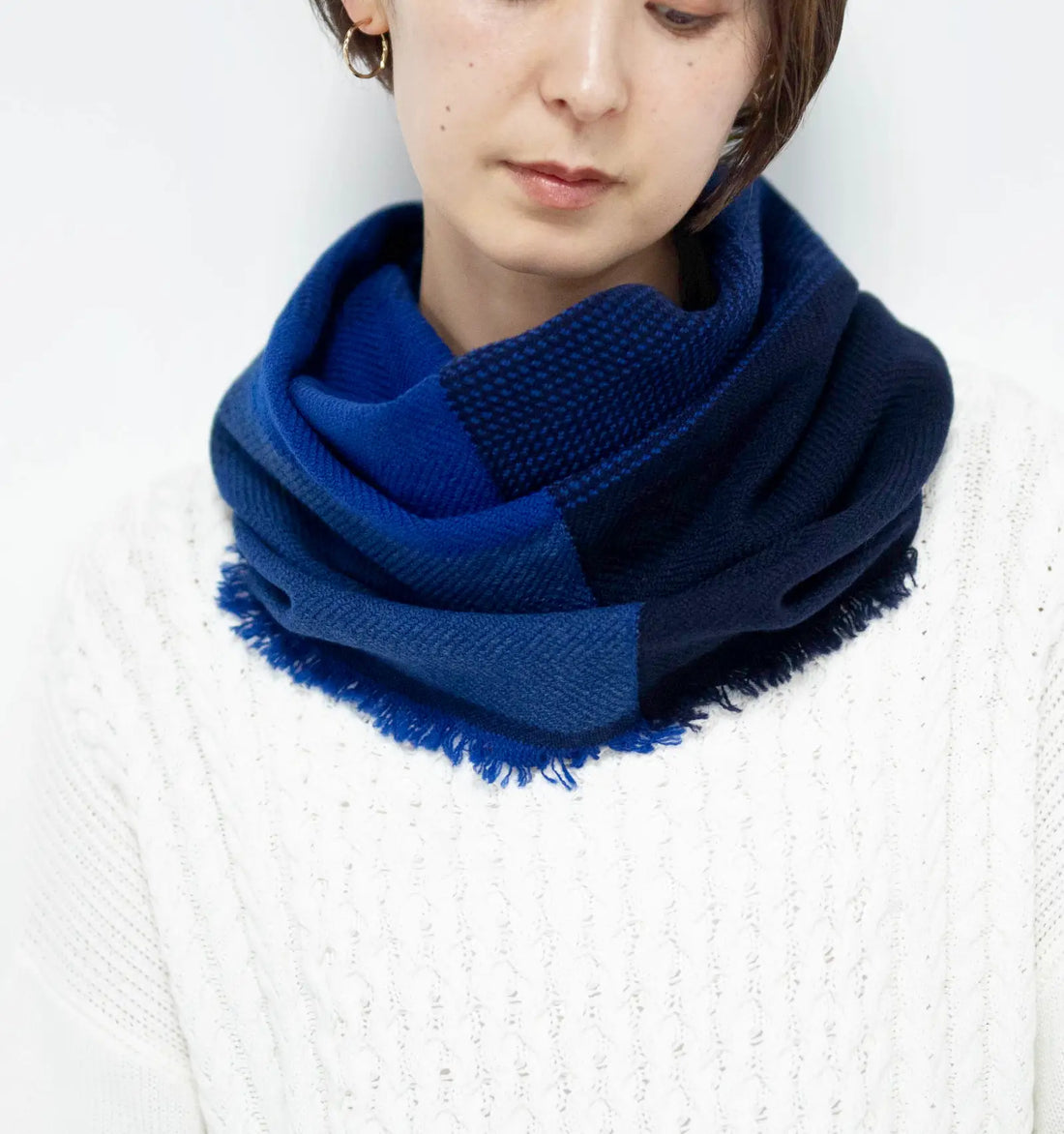 NECKABLE Wool Snood Cross Color