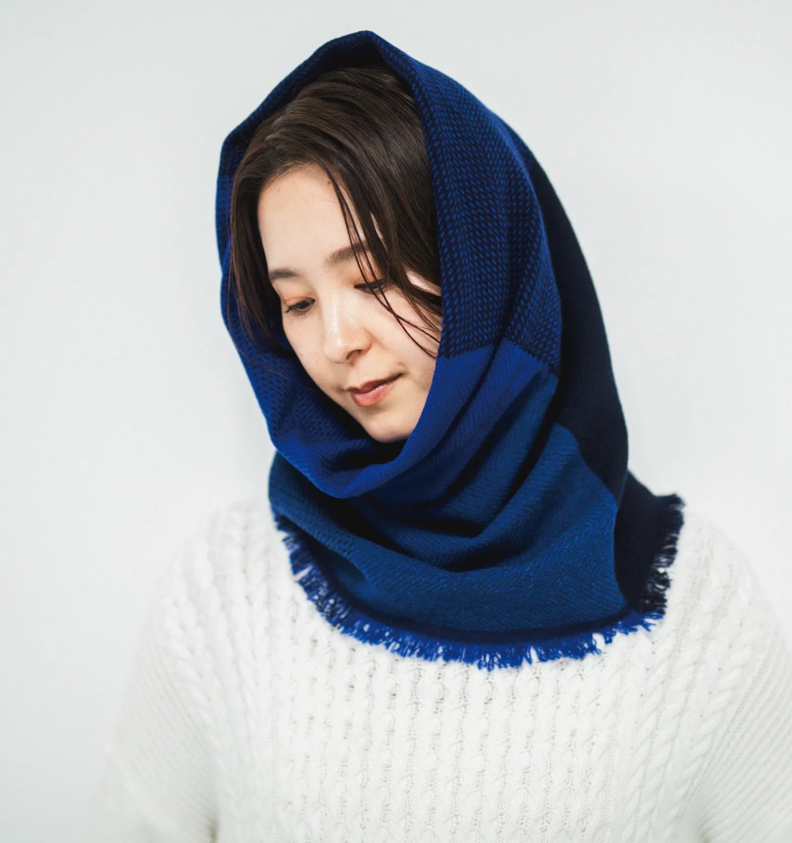 NECKABLE Wool Snood Cross Color