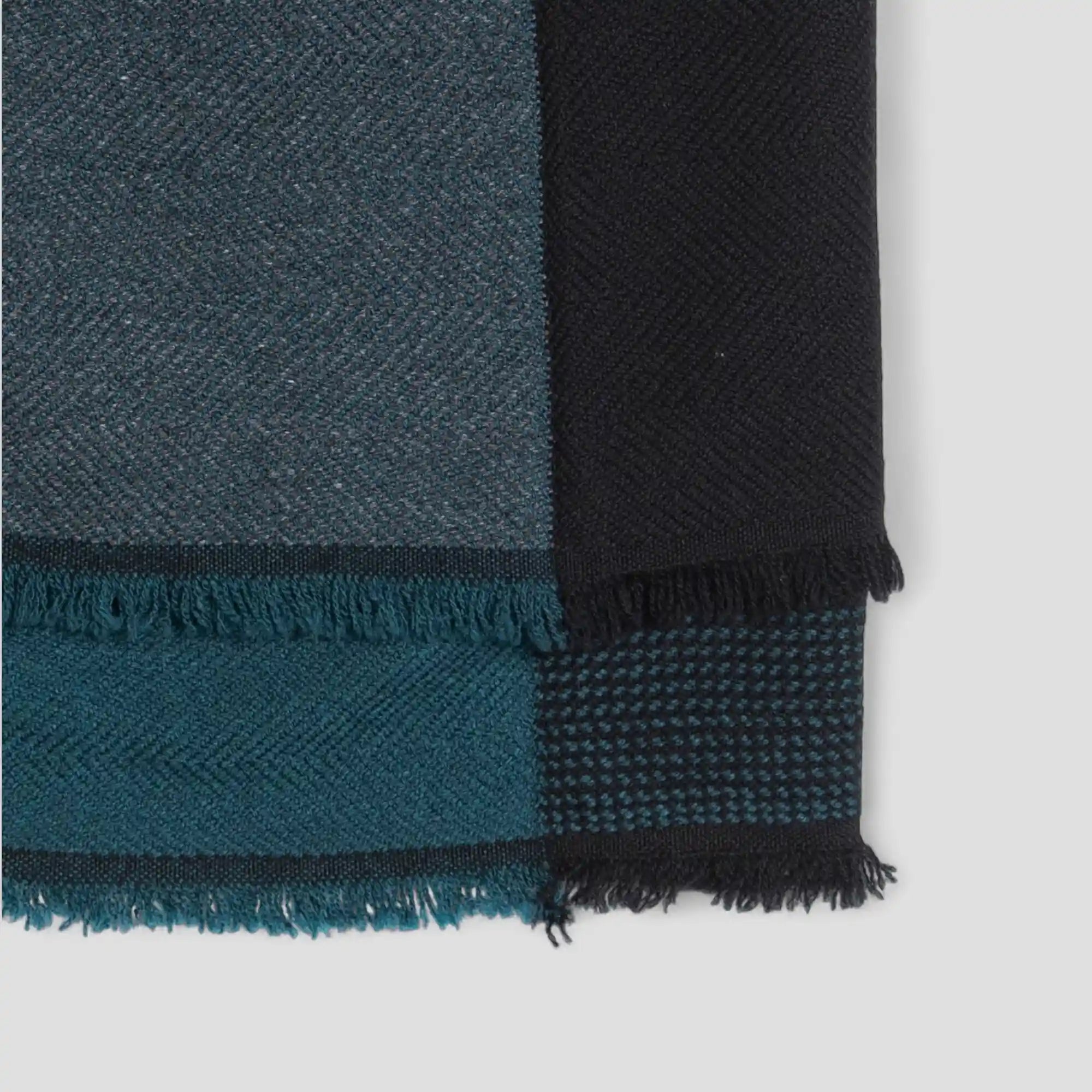 NECKABLE Wool Snood Cross Color