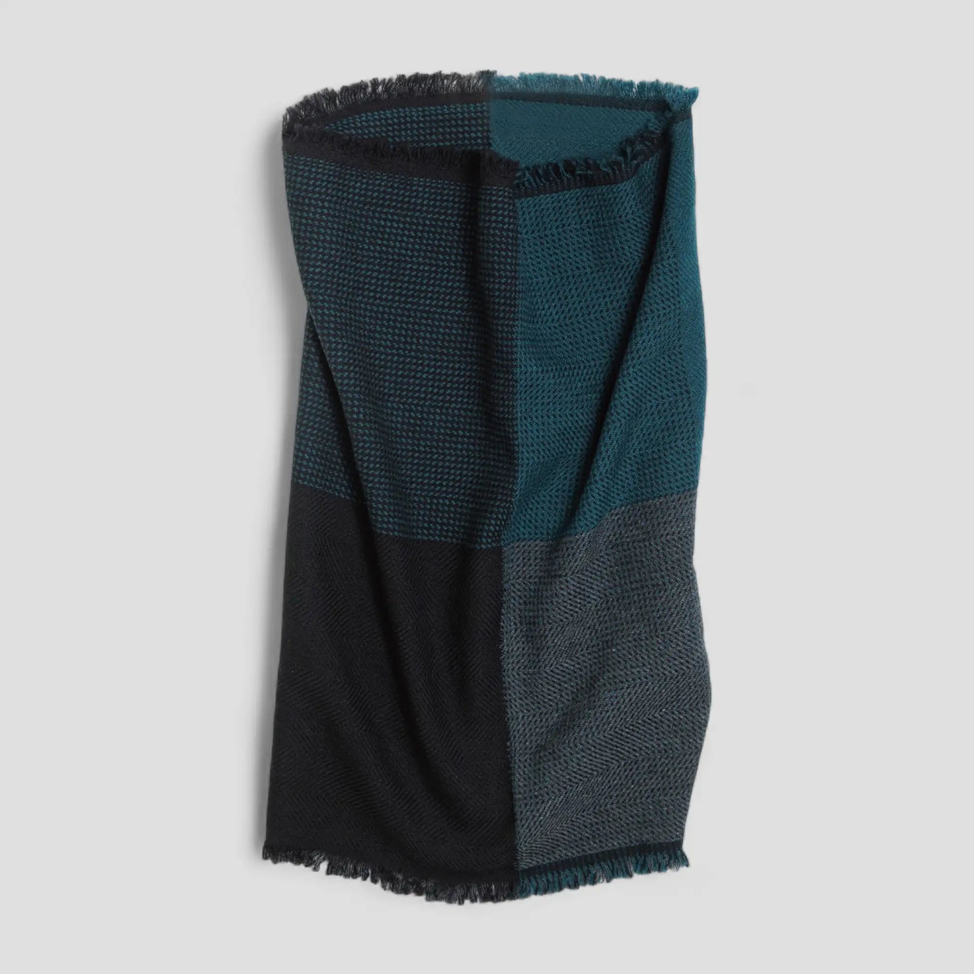 NECKABLE Wool Snood Cross Color