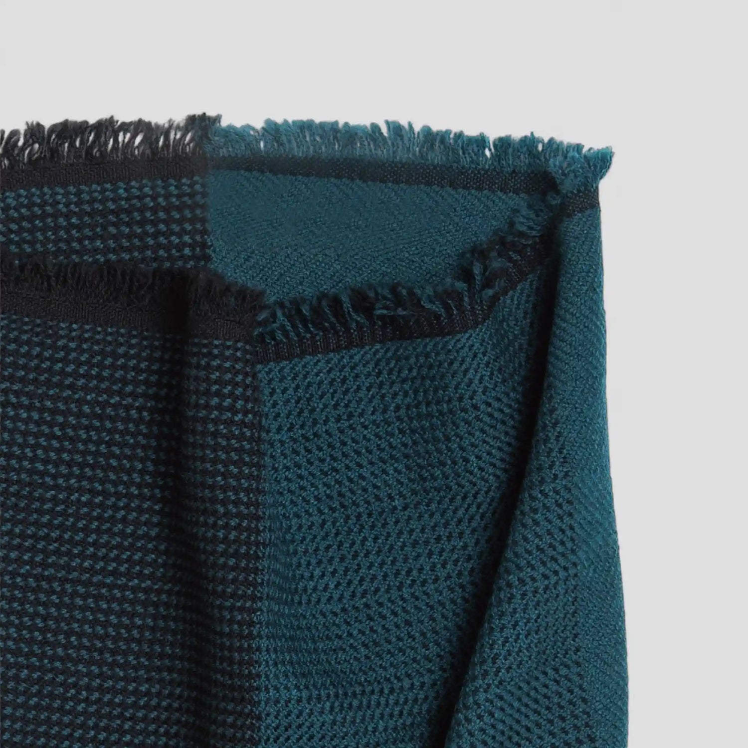 NECKABLE Wool Snood Cross Color