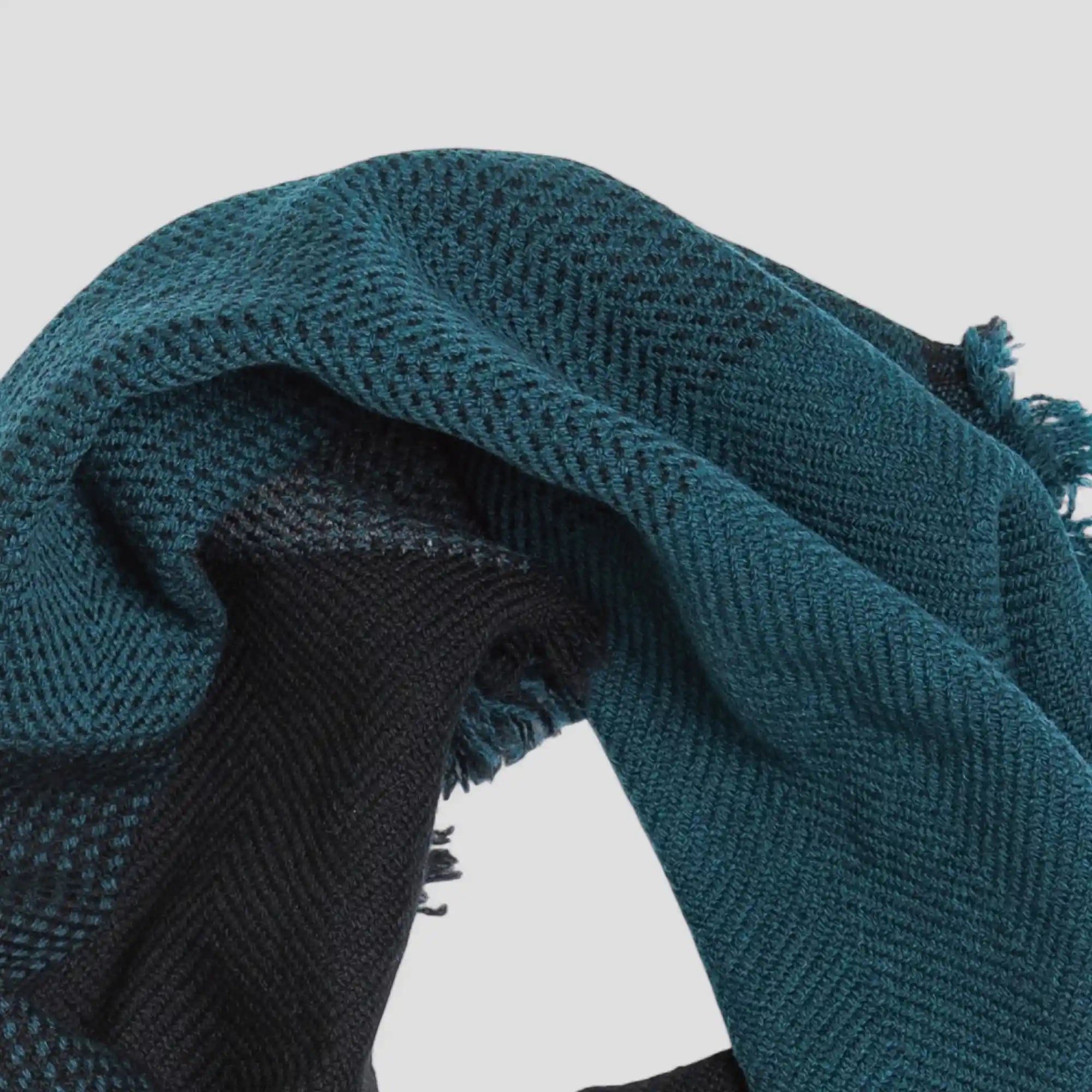 NECKABLE Wool Snood Cross Color