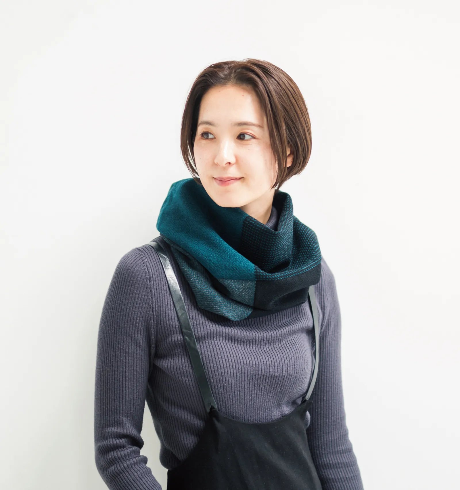NECKABLE Wool Snood Cross Color