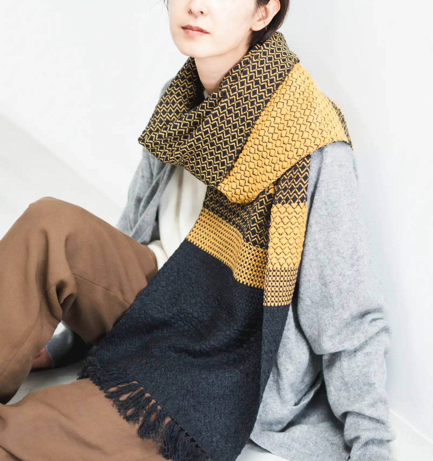 KAWARI Wool Muffler Rhombus - Charcoal Mustard