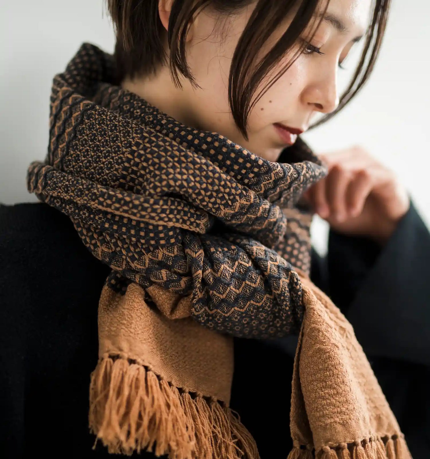 KAWARI Wool Muffler Weave Border - Camel